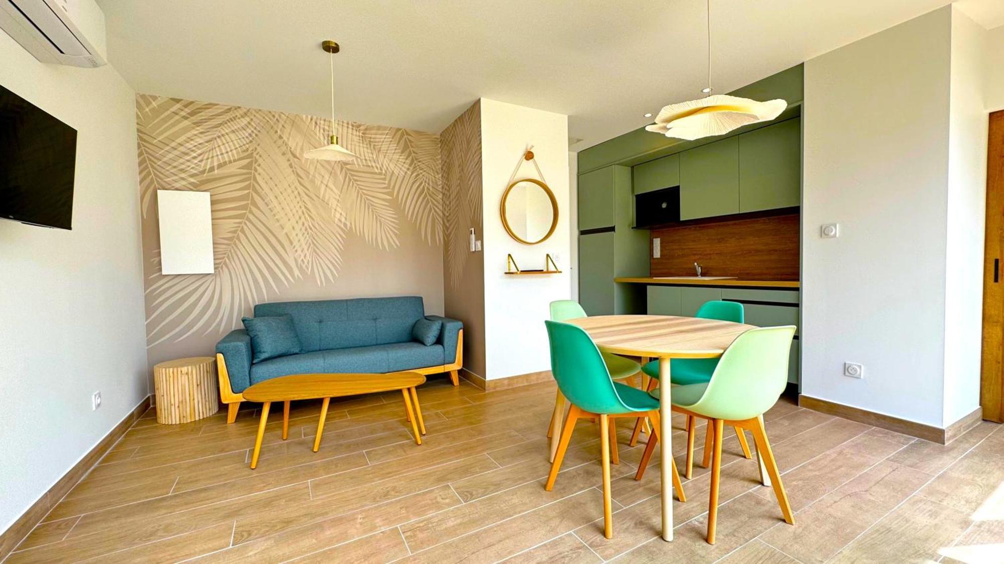 Daya Lodge. L'Isle-sur-la-Sorgue Luaran gambar