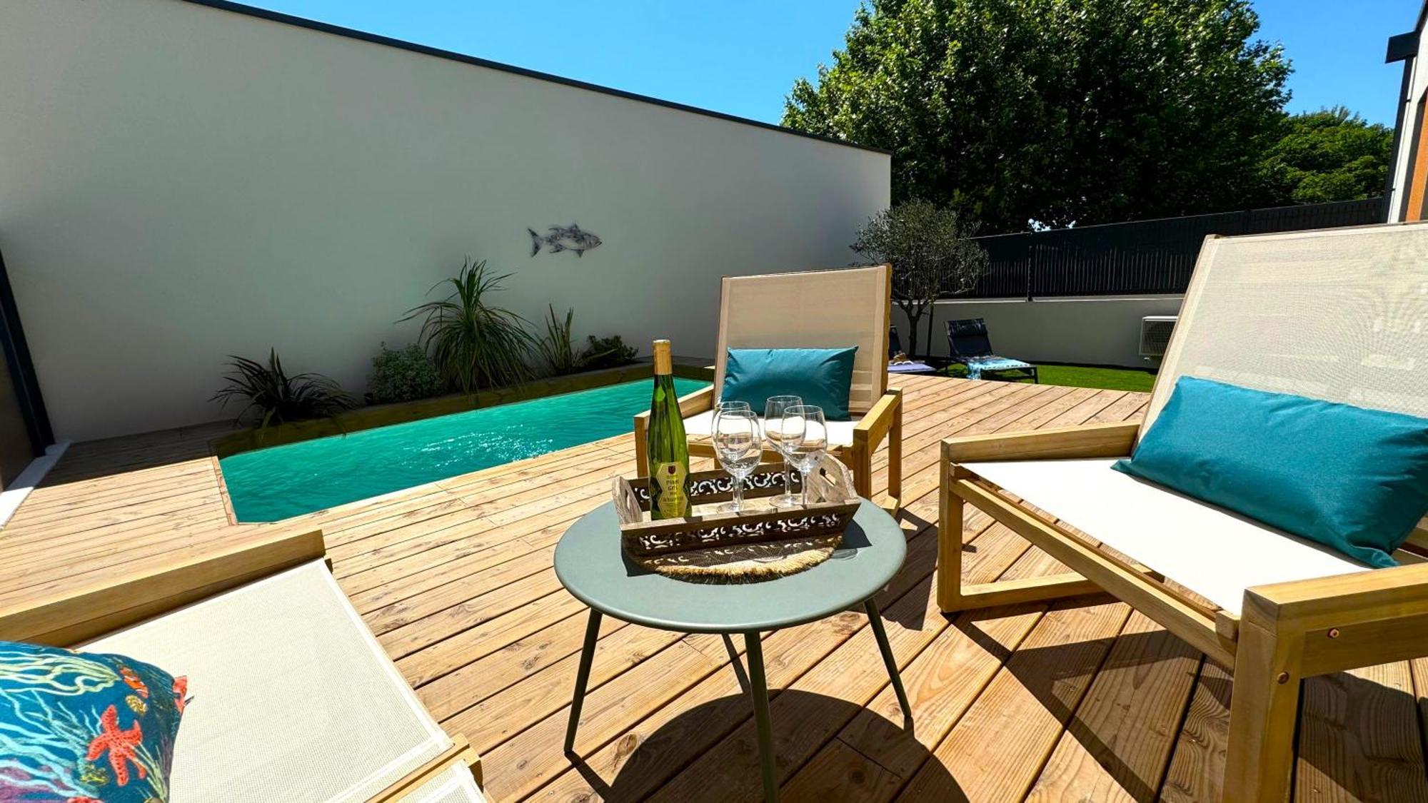 Daya Lodge. L'Isle-sur-la-Sorgue Luaran gambar