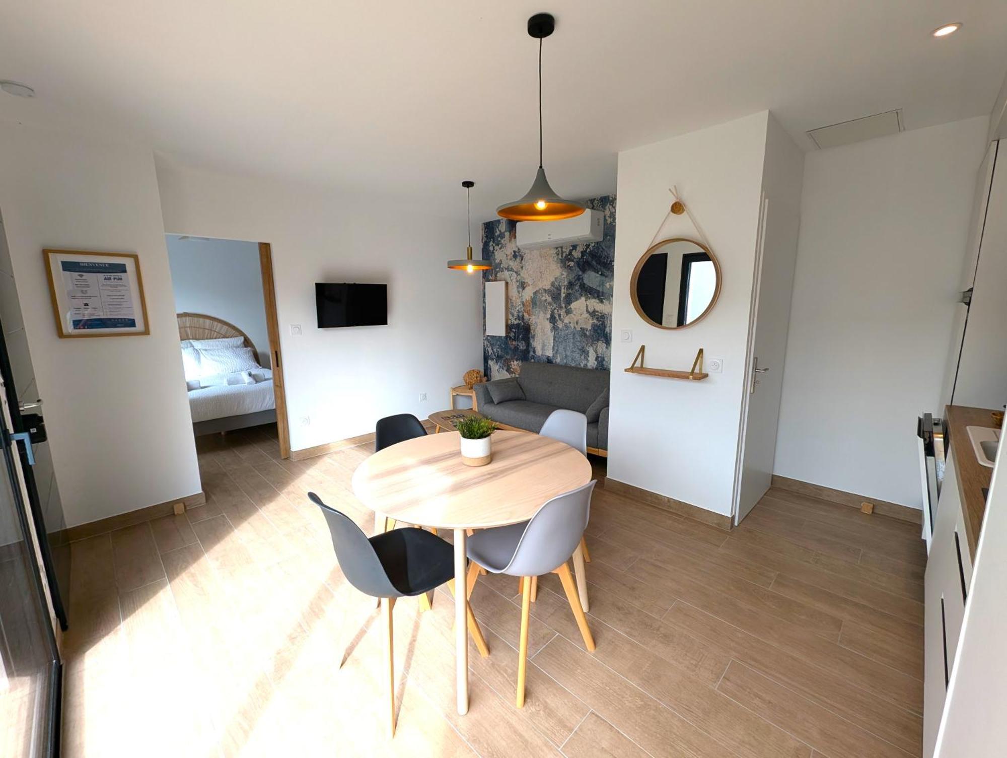Daya Lodge. L'Isle-sur-la-Sorgue Luaran gambar